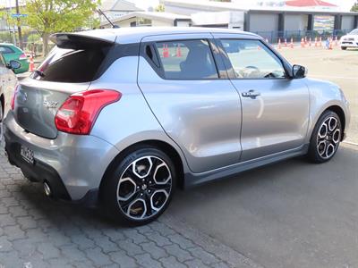 2022 Suzuki Swift - Thumbnail