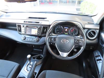 2018 Toyota RAV4 - Thumbnail