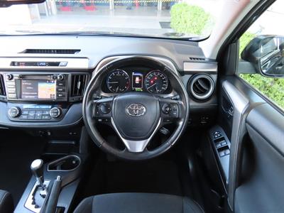 2018 Toyota RAV4 - Thumbnail