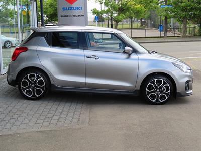 2022 Suzuki Swift - Thumbnail