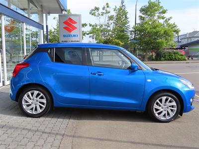 2023 Suzuki Swift - Thumbnail