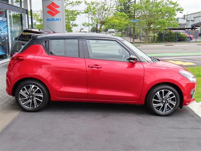 2022 Suzuki Swift - Thumbnail