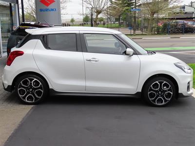 2022 Suzuki Swift - Thumbnail